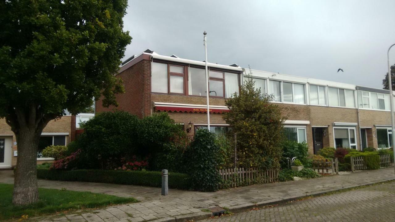 Bordine Guesthouse Леуварден Екстериор снимка