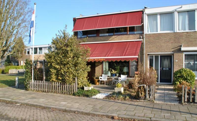Bordine Guesthouse Леуварден Екстериор снимка